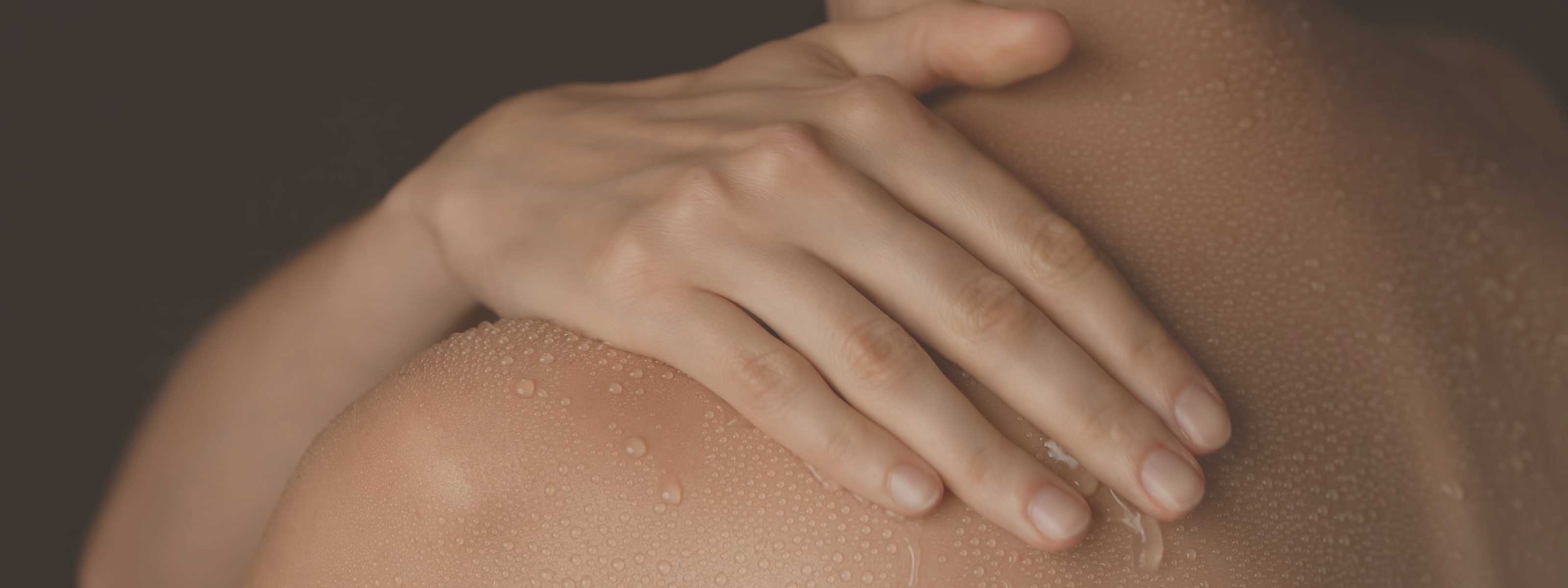 BACKNE: COS'È L'ACNE SULLA SCHIENA E COME SCONFIGGERLA